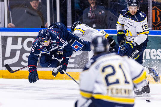 Linköpings Mattias Hävelid och HV71s Tanner Kero