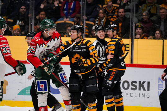 Frölundas Filip Cederqvist och Skellefteås Andreas Johnson