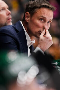 Frölundas tränare Roger Rönnberg deppar