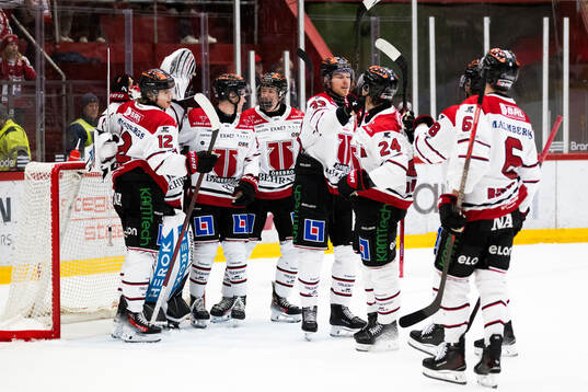 Örebros spelare jublar