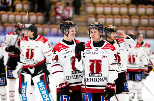 Örebros Melvin Fernström och Lukas Cederholm jublar