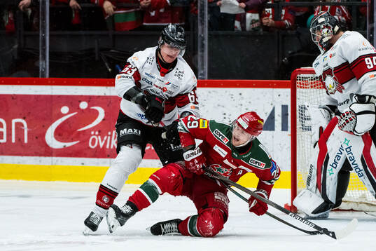 Malmö Redhawks Fredrik Händemark och Modos Mikkel Aagaard