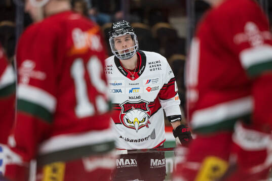 Malmö Redhawks Joseph Berger innan ishockeymatchen i SHL