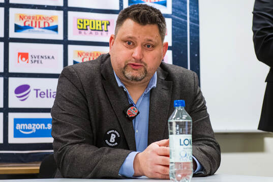 Modos tränare Mattias Karlin