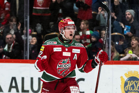 Modos Jesper Olofsson jublar