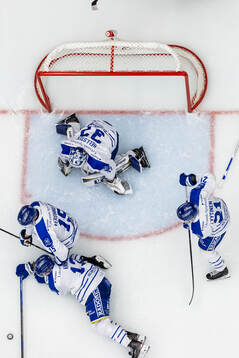 Leksands målvakt Jakob Hellsten och Max Veronneau och Jon