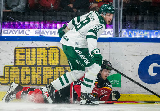 Färjestads Emil Alba och Luleås Jesper Sellgren