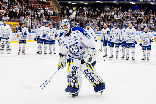 Leksands målvakt Jakob Hellsten jublar