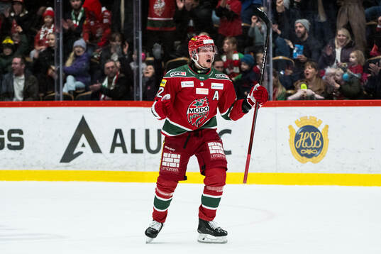 Modos Jesper Olofsson jublar