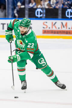 Rögles Josh Dickinson