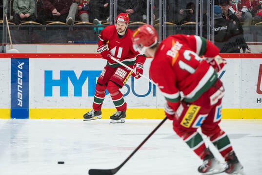 Modos Måns Carlsson innan ishockeymatchen i SHL mellan