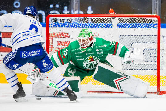 Leksands Matt Caito och Rögles målvakt Arvid Holm