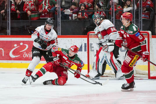 Malmö Redhawks Fredrik Händemark och Modos Mikkel Aagaard