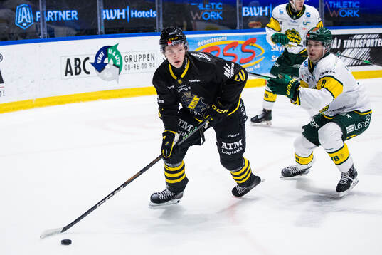AIKs Rasmus Rudslätt och Björklövens Lucas Lagerberg