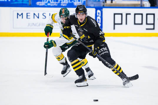 AIKs Alfred Barklund och Björklövens Marcus Nilsson