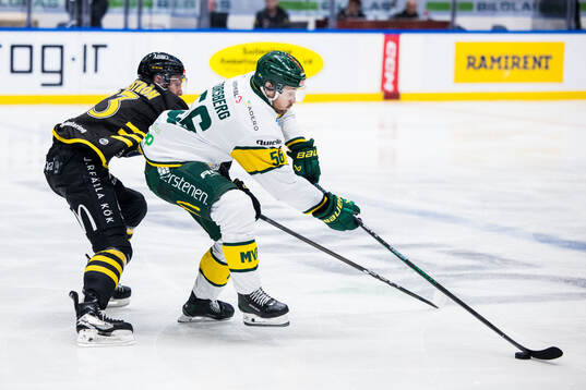 Björklövens Fredrik Forsberg och AIKs Albert Sjöberg