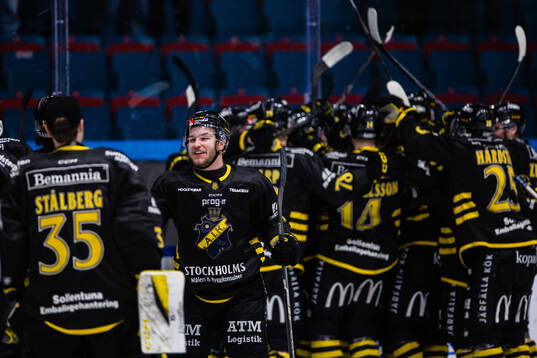 AIKs spelare jublar