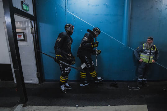 AIKs Daniel Muzito Bagenda och Oscar Nord bredvid en