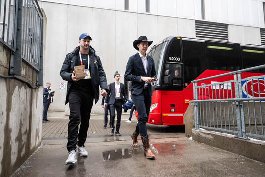 Medical doctor Robin Juhlin and goaltender Marcus Gidlöf
