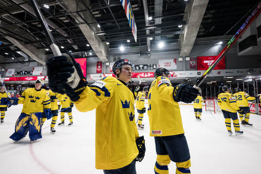 Zeb Forsfjäll of Sweden celebrates