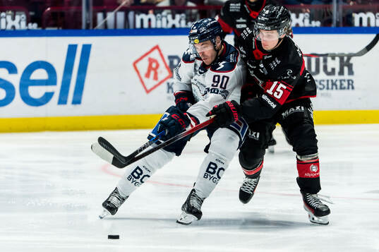 Linköpings Lance Bouma och Malmö Redhawks Freddie Larsson