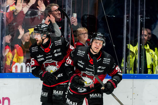 Malmö Redhawks Thomas Berg Paulsen jublar