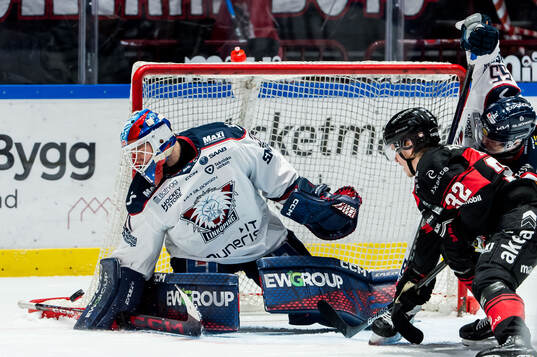 Linköpings målvakt Jesper Myrenberg och Malmö Redhawks