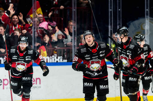 Malmö Redhawks Thomas Berg Paulsen jublar