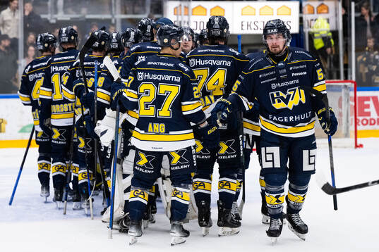 HV71s Mikael Seppälä jublar