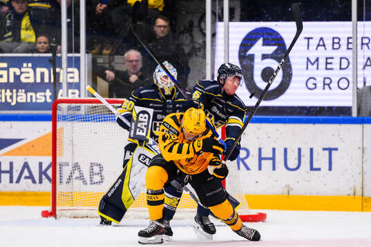 Skellefteås Michael Brandsegg-Nygård och HV71s Victor
