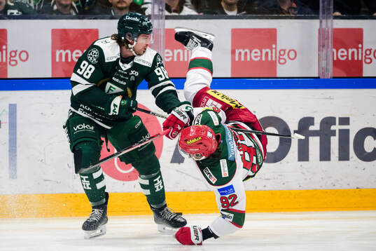 Färjestads Marian Studenic och Modos Jesper Olofsson