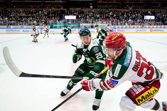 Färjestads Oskar Steen och Modos Sebastian Ohlsson