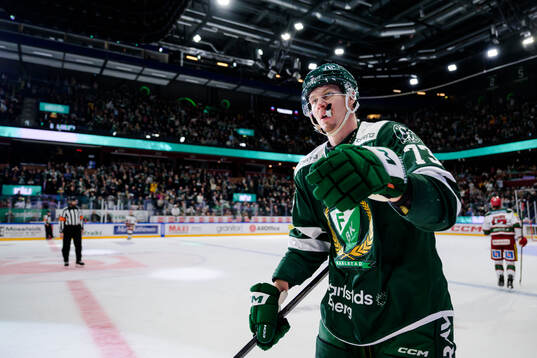 Färjestads Adam Ollas Mattsson jublar
