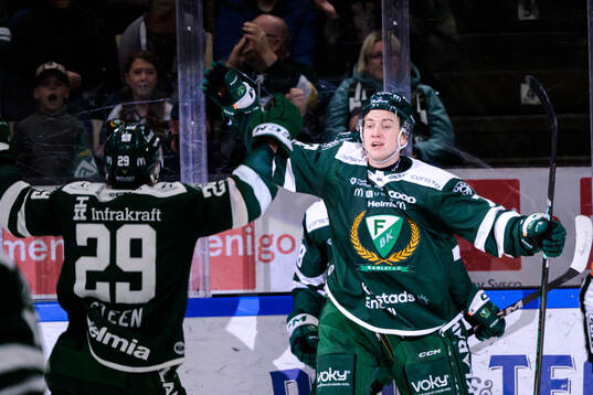Färjestads Stian Solberg jublar