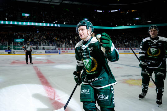 Färjestads Oskar Steen jublar