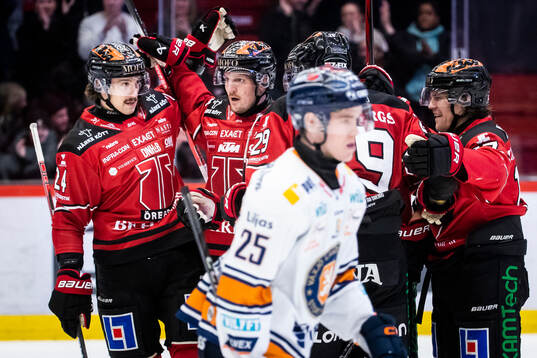 Örebros Patrik Karlkvist och Filip Berglund jublar vid 1-1
