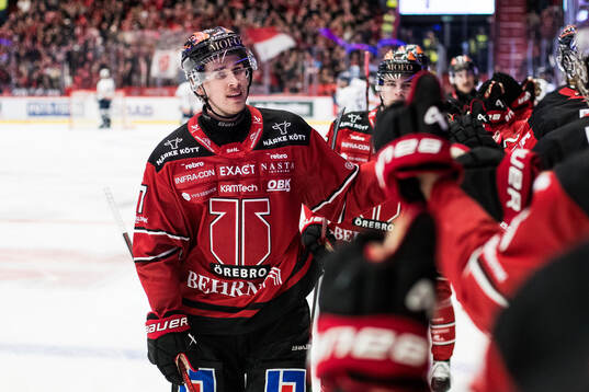 Örebros Peetro Seppälä jublar