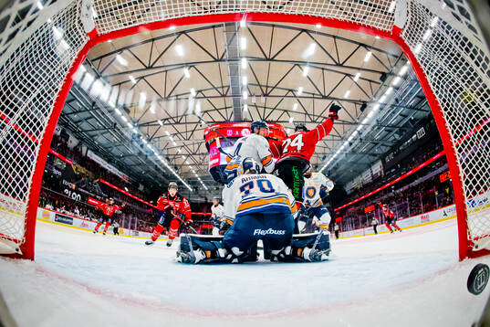 Örebros Peetro Seppälä gör 2-2 på Växjös målvakt