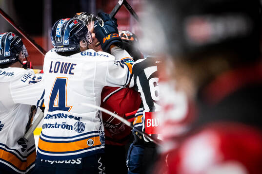Växjös Keegan Lowe och Örebros Christopher Mastomäki