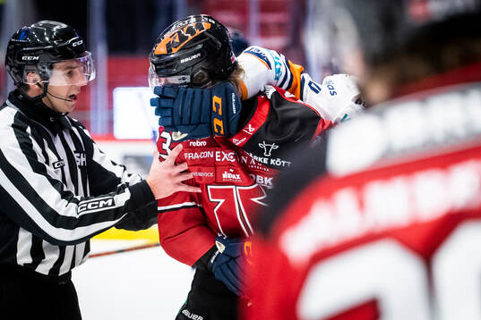 Växjös Keegan Lowe och Örebros Christopher Mastomäki