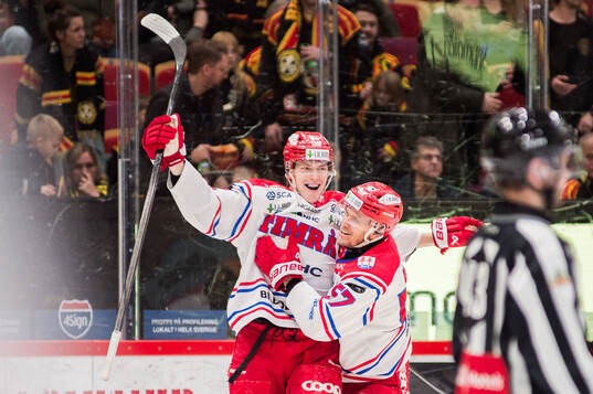 Timrås Erik Walli Walterholm och Anton Wedin jublar