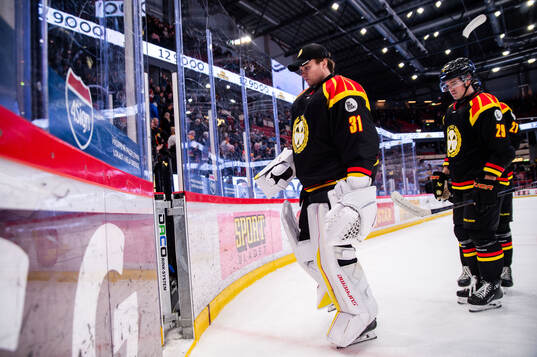 Brynäs målvakt Erik Källgren deppar