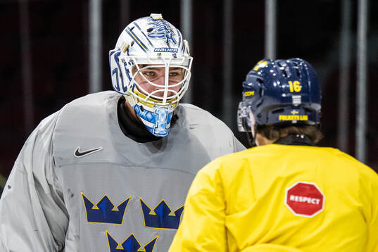 Felix Unger Sörum and goaltender Marcus Gidlöf of Sweden