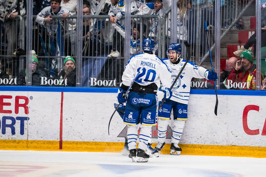 Leksands Oskar Lang jublar
