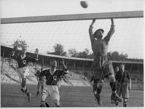 Fotboll, Fotbollsveckan. Gästrikland - Skåne. Stockholm,