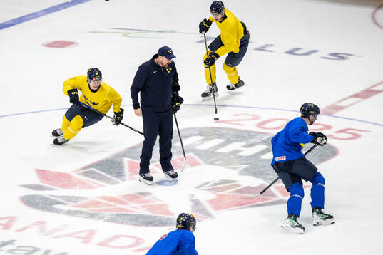 Oskar Voullet, assistant coach Gereon Dahlgren and Axel