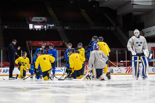 Assistant coach Gereon Dahlgren talks to players of Sweden