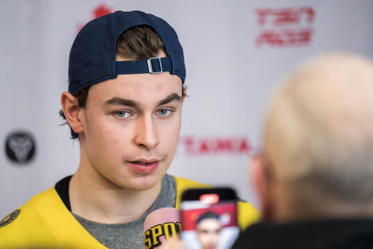 Felix Unger Sörum of Sweden in mixed zone