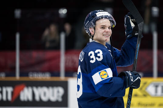 Aron Kiviharju of Finland celebrates