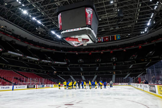 Players of Sweden at a practice session